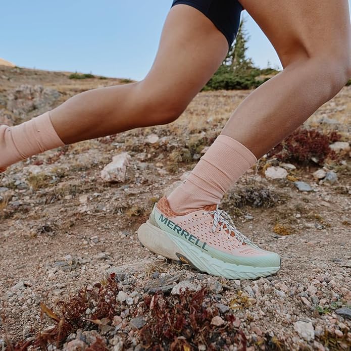 Trail Running Shoes vs Road Running Shoes: Choosing the Right Pair for Your Run