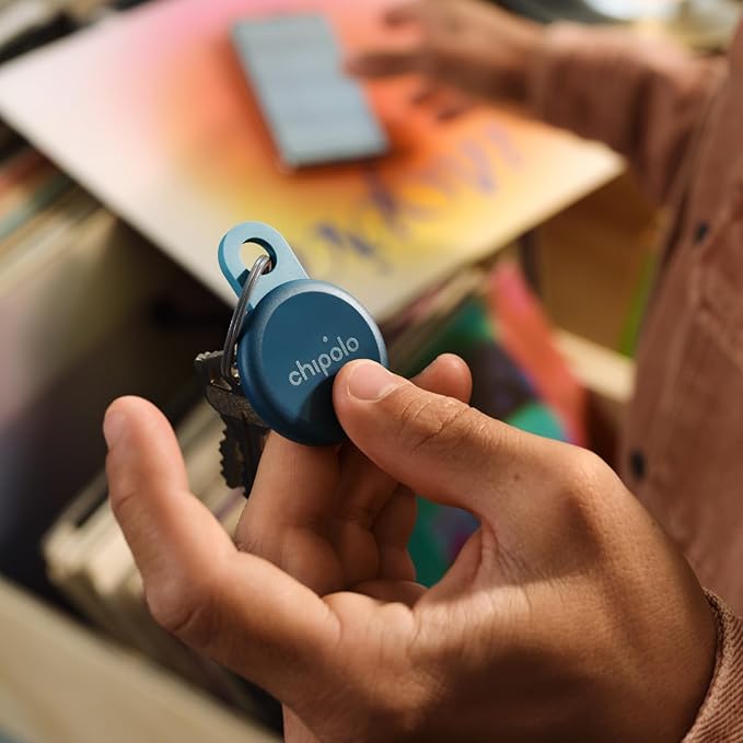 Chipolo LOOP - Rechargeable Bluetooth Tracking tag, Item Locator for Keys & Bags, Compatible with Apple Find My or Find Hub on Android, Out of Range Alerts for Android & Call Your Phone