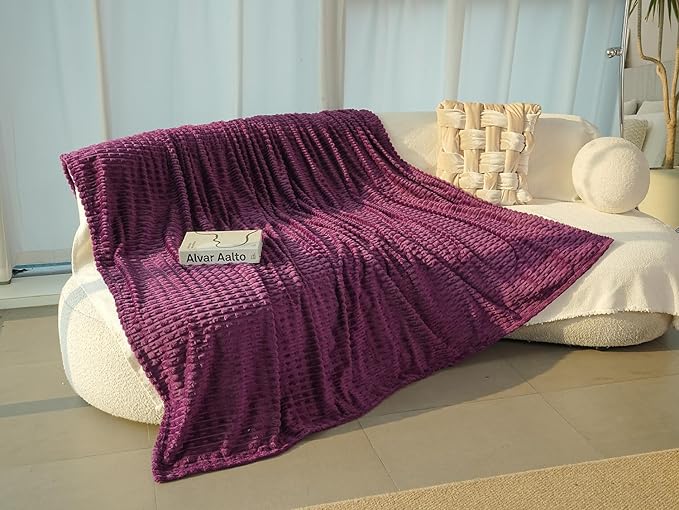 220 * 200CM Soft and Cozy Flannel Throw Blanket with New Stripe Design Lightweight and Warm Sofa Couch Blanket Suitable for Camping Home Hospital