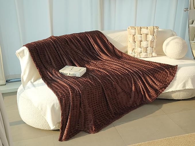 220 * 200CM Soft and Cozy Flannel Throw Blanket with New Stripe Design Lightweight and Warm Sofa Couch Blanket Suitable for Camping Home Hospital