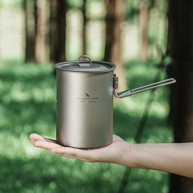 iBasingo 900ml Titanium Camping Cup with Lid Lightweight Portable Camping Pot for Backpacking Hiking Travel Cookware with Stainless Steel Foldable Handle, Ideal for Coffee, Soup, Cooking Ti2040C