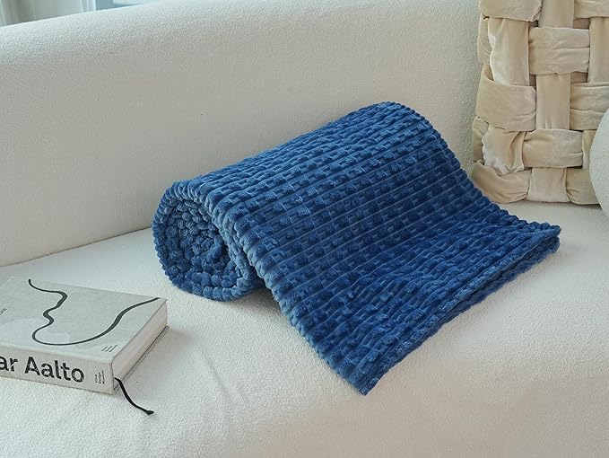 220 * 200CM Soft and Cozy Flannel Throw Blanket with New Stripe Design Lightweight and Warm Sofa Couch Blanket Suitable for Camping Home Hospital