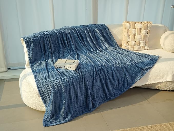 220 * 200CM Soft and Cozy Flannel Throw Blanket with New Stripe Design Lightweight and Warm Sofa Couch Blanket Suitable for Camping Home Hospital