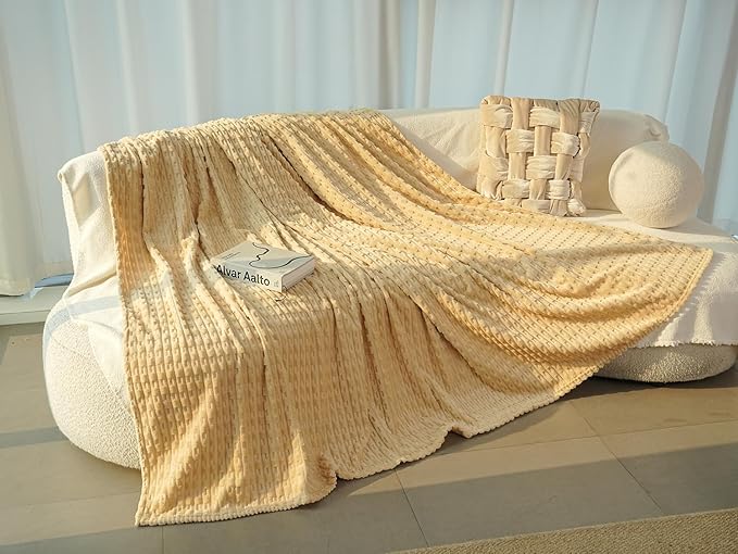 220 * 200CM Soft and Cozy Flannel Throw Blanket with New Stripe Design Lightweight and Warm Sofa Couch Blanket Suitable for Camping Home Hospital