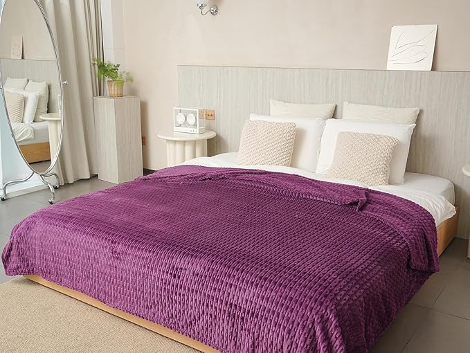 220 * 200CM Soft and Cozy Flannel Throw Blanket with New Stripe Design Lightweight and Warm Sofa Couch Blanket Suitable for Camping Home Hospital