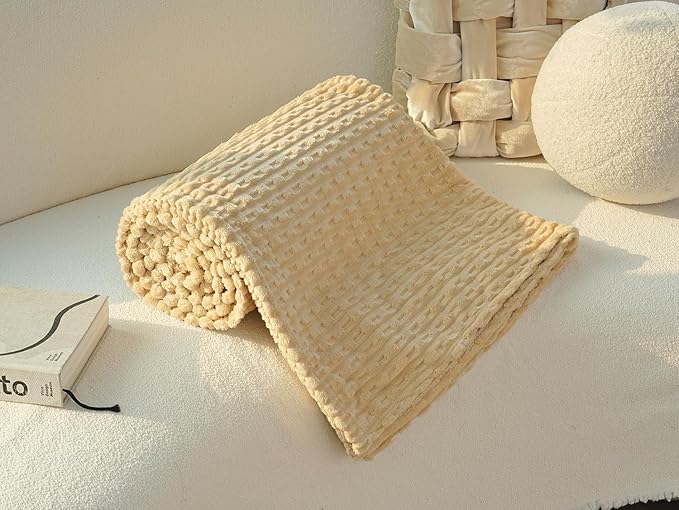 220 * 200CM Soft and Cozy Flannel Throw Blanket with New Stripe Design Lightweight and Warm Sofa Couch Blanket Suitable for Camping Home Hospital