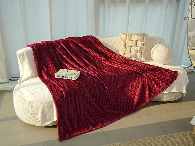 220 * 200CM Soft and Cozy Flannel Throw Blanket with New Stripe Design Lightweight and Warm Sofa Couch Blanket Suitable for Camping Home Hospital