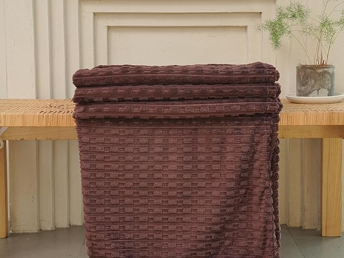 220 * 200CM Soft and Cozy Flannel Throw Blanket with New Stripe Design Lightweight and Warm Sofa Couch Blanket Suitable for Camping Home Hospital