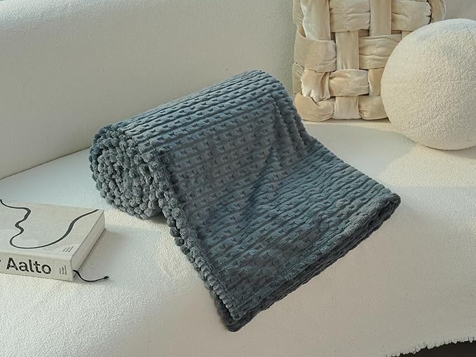 220 * 200CM Soft and Cozy Flannel Throw Blanket with New Stripe Design Lightweight and Warm Sofa Couch Blanket Suitable for Camping Home Hospital