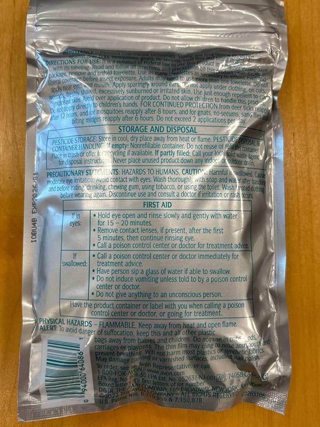 Avon Skin So Soft Bug Guard Plus Picaridin Towelettes - DEET-Free, Oil-Free, Resealable Bag with 16 Packets - Protection Against Mosquitoes, Deer Ticks, Gnats, No-Seeums, Sand Flies, and Biting Midges