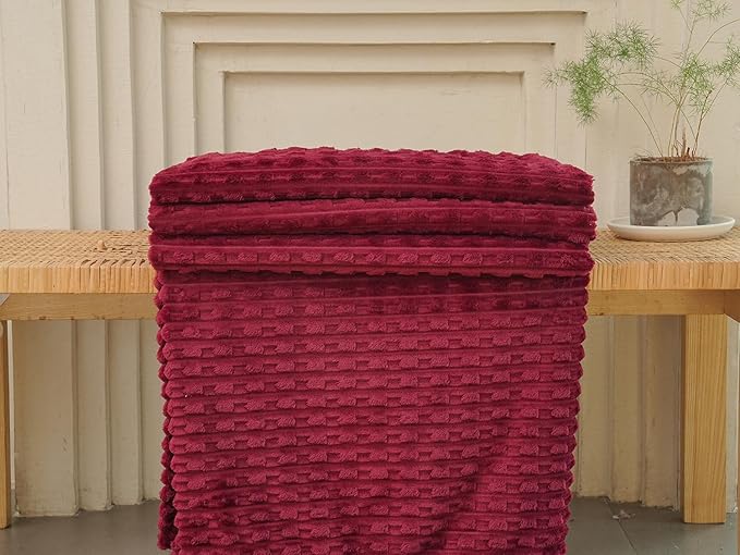 220 * 200CM Soft and Cozy Flannel Throw Blanket with New Stripe Design Lightweight and Warm Sofa Couch Blanket Suitable for Camping Home Hospital