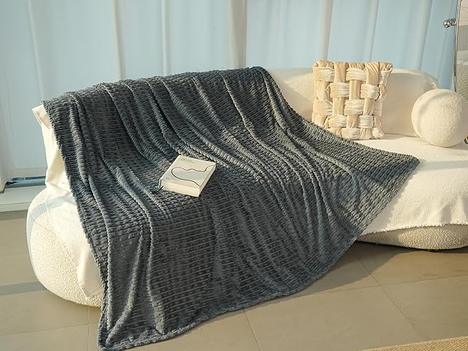 220 * 200CM Soft and Cozy Flannel Throw Blanket with New Stripe Design Lightweight and Warm Sofa Couch Blanket Suitable for Camping Home Hospital