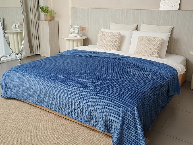 220 * 200CM Soft and Cozy Flannel Throw Blanket with New Stripe Design Lightweight and Warm Sofa Couch Blanket Suitable for Camping Home Hospital