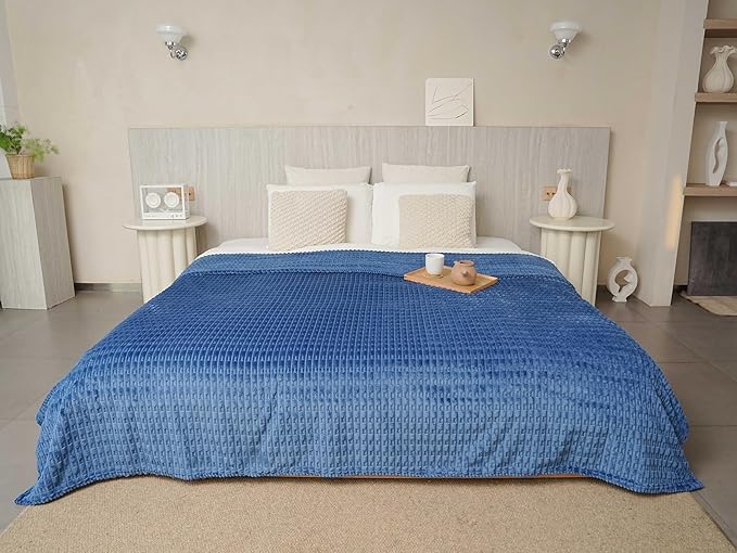 220 * 200CM Soft and Cozy Flannel Throw Blanket with New Stripe Design Lightweight and Warm Sofa Couch Blanket Suitable for Camping Home Hospital