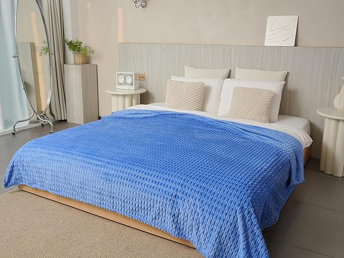 220 * 200CM Soft and Cozy Flannel Throw Blanket with New Stripe Design Lightweight and Warm Sofa Couch Blanket Suitable for Camping Home Hospital