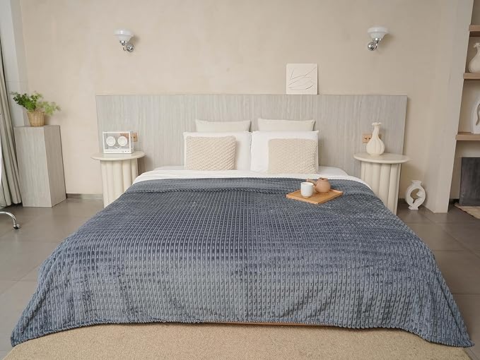 220 * 200CM Soft and Cozy Flannel Throw Blanket with New Stripe Design Lightweight and Warm Sofa Couch Blanket Suitable for Camping Home Hospital