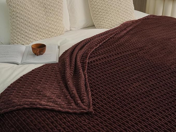 220 * 200CM Soft and Cozy Flannel Throw Blanket with New Stripe Design Lightweight and Warm Sofa Couch Blanket Suitable for Camping Home Hospital