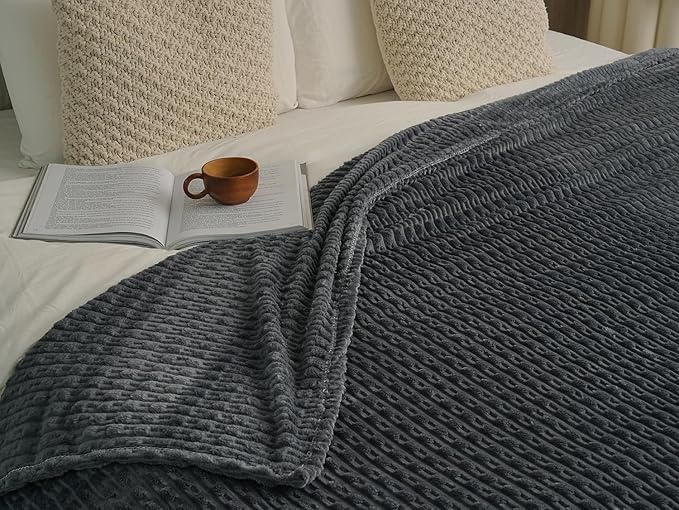 220 * 200CM Soft and Cozy Flannel Throw Blanket with New Stripe Design Lightweight and Warm Sofa Couch Blanket Suitable for Camping Home Hospital