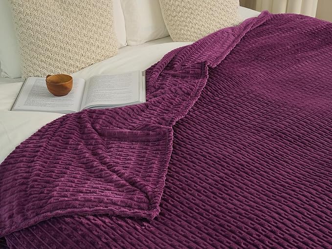 220 * 200CM Soft and Cozy Flannel Throw Blanket with New Stripe Design Lightweight and Warm Sofa Couch Blanket Suitable for Camping Home Hospital