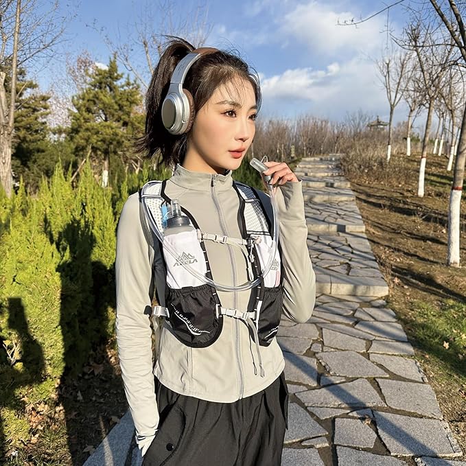 TRIWONDER Hydration Backpack Lightweight Water Pack for Men Women Hydration Pack for Cycling, Running, Hiking and Biking