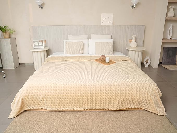 220 * 200CM Soft and Cozy Flannel Throw Blanket with New Stripe Design Lightweight and Warm Sofa Couch Blanket Suitable for Camping Home Hospital