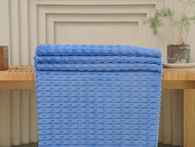 220 * 200CM Soft and Cozy Flannel Throw Blanket with New Stripe Design Lightweight and Warm Sofa Couch Blanket Suitable for Camping Home Hospital