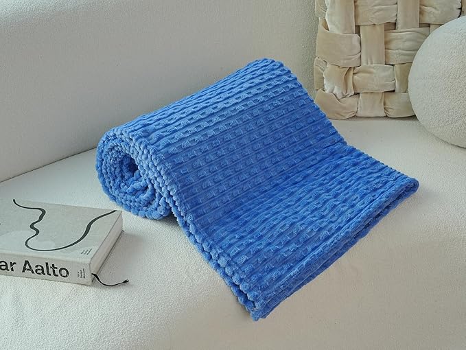 220 * 200CM Soft and Cozy Flannel Throw Blanket with New Stripe Design Lightweight and Warm Sofa Couch Blanket Suitable for Camping Home Hospital