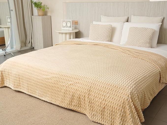 220 * 200CM Soft and Cozy Flannel Throw Blanket with New Stripe Design Lightweight and Warm Sofa Couch Blanket Suitable for Camping Home Hospital