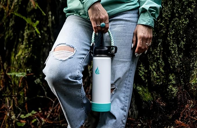 HYDRO CELL Stainless Steel Insulated Water Bottle with Straw - For Cold & Hot Drinks - Metal Vacuum Flask with Screw Cap and Modern Leakproof Sport Thermos for Adults (White 24oz)