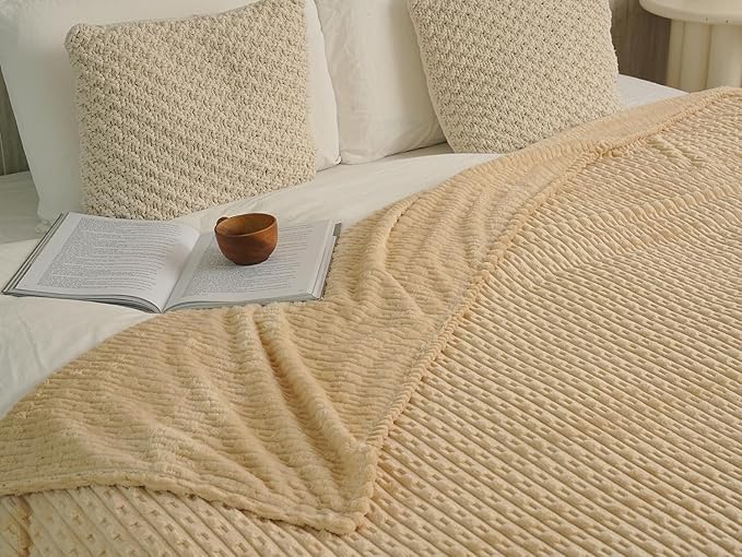 220 * 200CM Soft and Cozy Flannel Throw Blanket with New Stripe Design Lightweight and Warm Sofa Couch Blanket Suitable for Camping Home Hospital