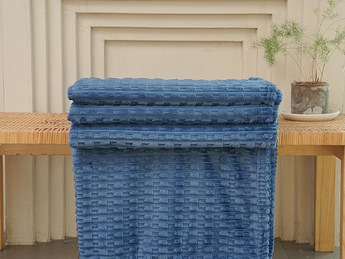 220 * 200CM Soft and Cozy Flannel Throw Blanket with New Stripe Design Lightweight and Warm Sofa Couch Blanket Suitable for Camping Home Hospital