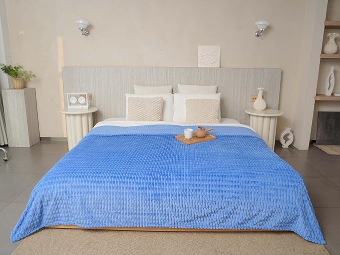 220 * 200CM Soft and Cozy Flannel Throw Blanket with New Stripe Design Lightweight and Warm Sofa Couch Blanket Suitable for Camping Home Hospital