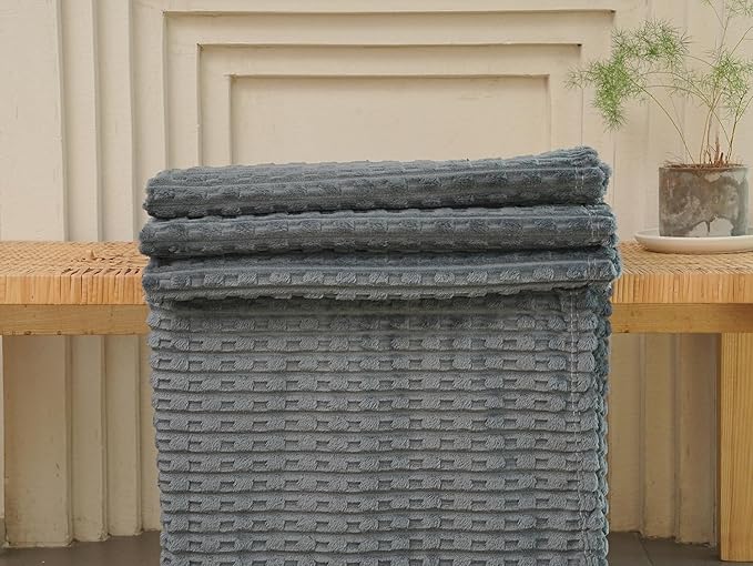 220 * 200CM Soft and Cozy Flannel Throw Blanket with New Stripe Design Lightweight and Warm Sofa Couch Blanket Suitable for Camping Home Hospital