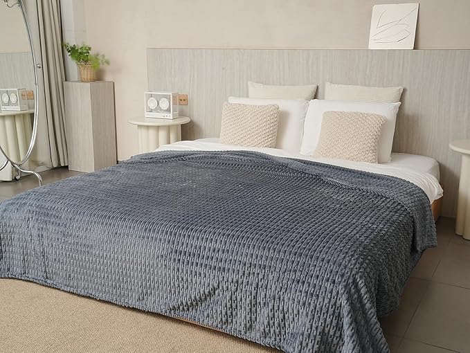 220 * 200CM Soft and Cozy Flannel Throw Blanket with New Stripe Design Lightweight and Warm Sofa Couch Blanket Suitable for Camping Home Hospital