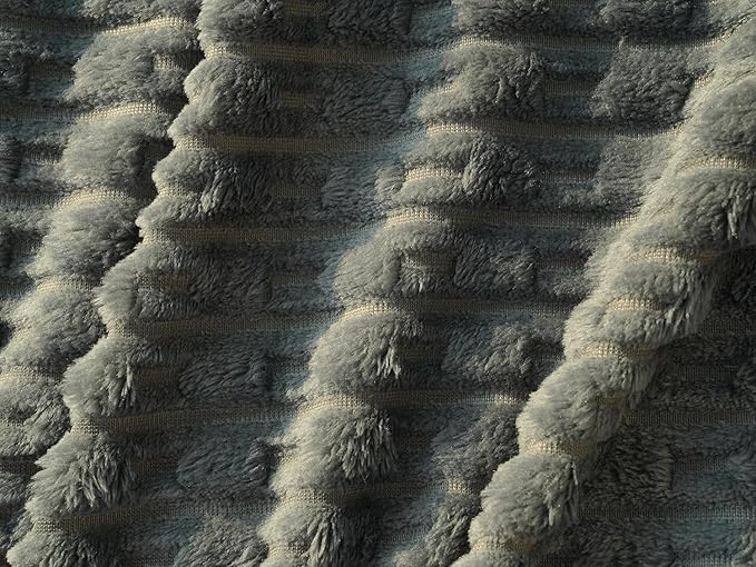 220 * 200CM Soft and Cozy Flannel Throw Blanket with New Stripe Design Lightweight and Warm Sofa Couch Blanket Suitable for Camping Home Hospital