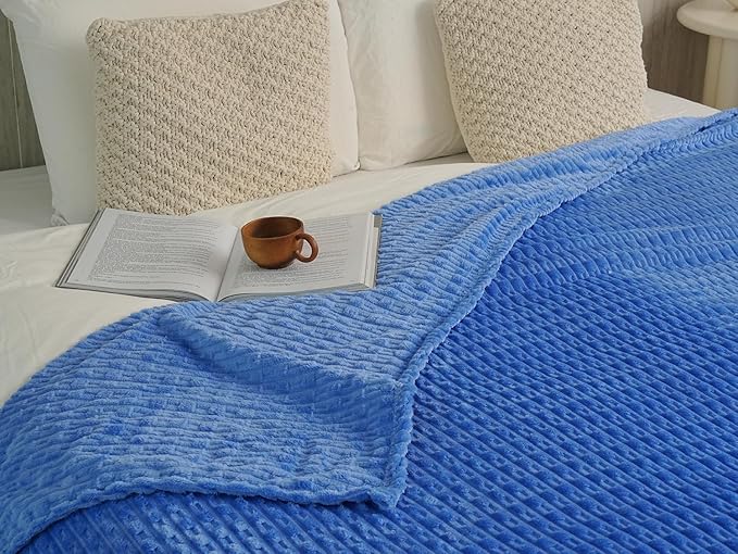 220 * 200CM Soft and Cozy Flannel Throw Blanket with New Stripe Design Lightweight and Warm Sofa Couch Blanket Suitable for Camping Home Hospital