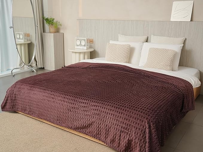 220 * 200CM Soft and Cozy Flannel Throw Blanket with New Stripe Design Lightweight and Warm Sofa Couch Blanket Suitable for Camping Home Hospital